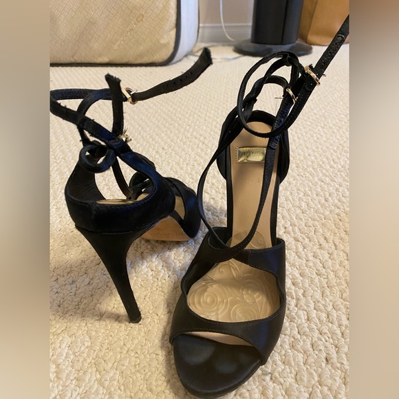 Strappy Guess Heels - Picture 1 of 2